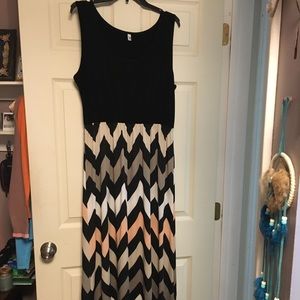 XL multicolor maxi dress, very stretchy + comfy!